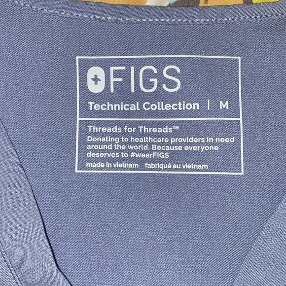 FIGS Technical Collection Scrub Top Size Medium - Picture 6 of 9